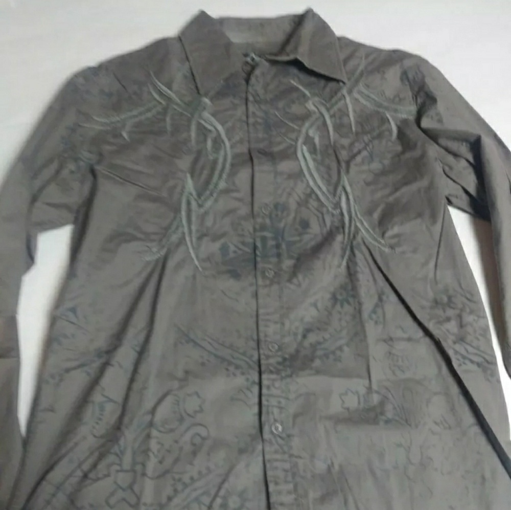 Roar button front size large gray w tribal design